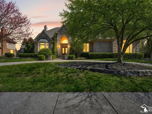 4592 Forestview Dr, West Bloomfield, MI 48322