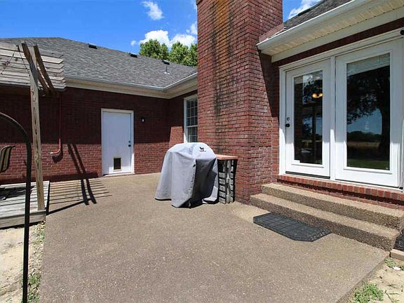 4th image of 215 Sugar Mill Dr