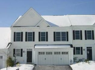2043 Croghan Dr, Carnegie, PA