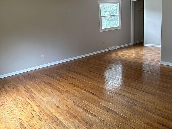 4th image of 3120 W 231st St
