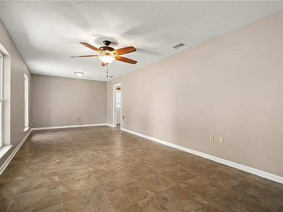 5th image of 609 Oakmont Street