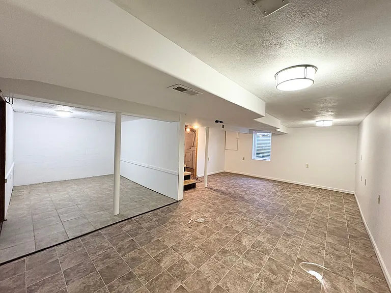 503 E Empire St — Photo 11