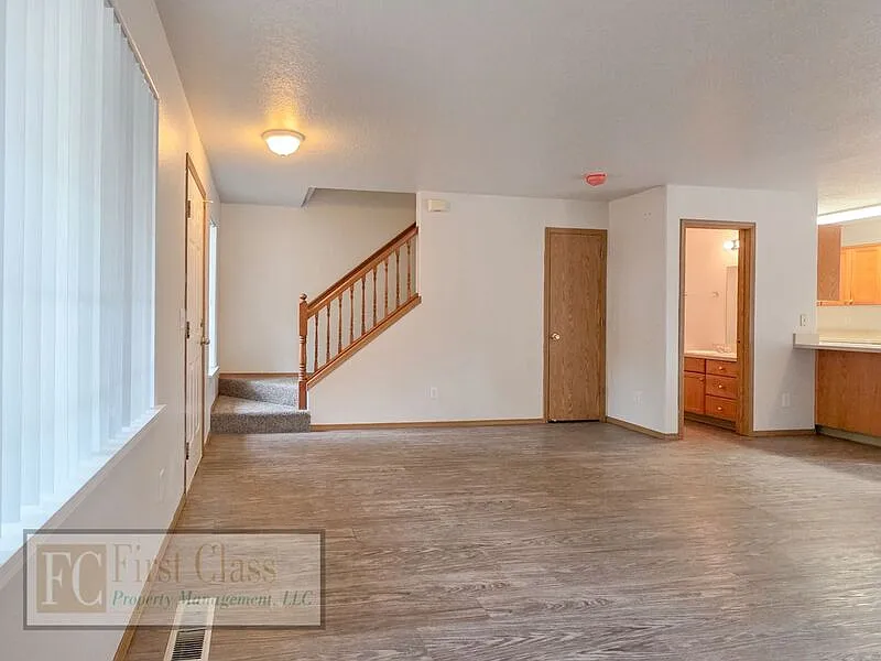 3 bed, 2.5 bath, 1250 sqft, $2,595 — Photo 2