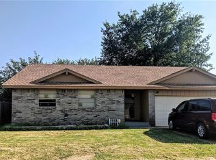 804 SE 9th St, Moore, OK 73160
