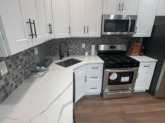 4th image of 168 Green Ln #B