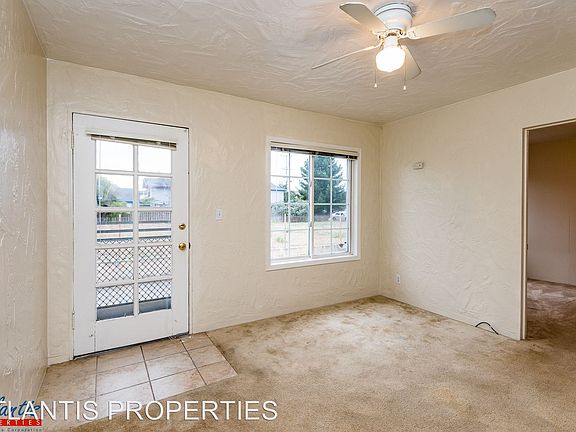 3rd image of 220 Center St APT 04