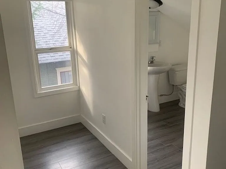 344 NW Delaware Ave #3 — Photo 6