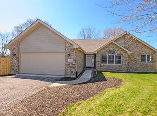 150 Lake Hill Dr, Steger, IL 60475