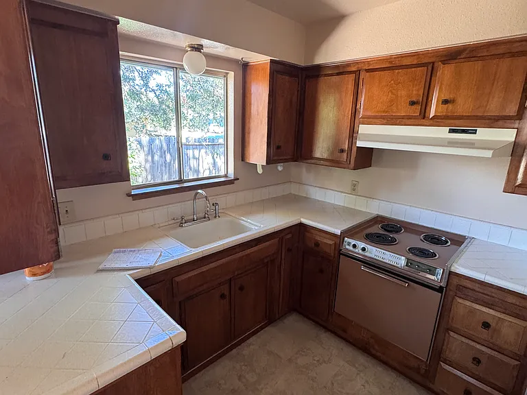 33-35 Simmons Way — Photo 12