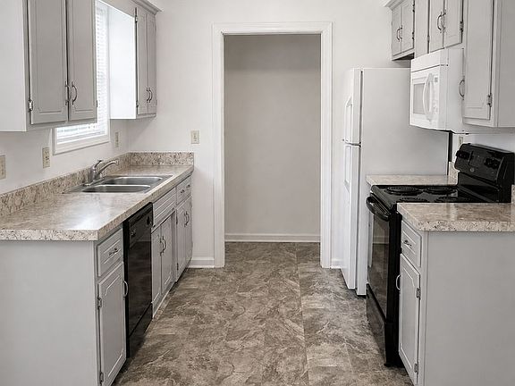 2nd image of 2651 Derby Dr
