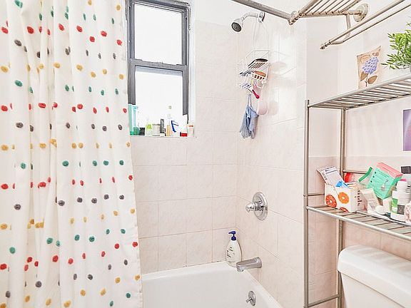 5th image of 306 E 5th St APT 24