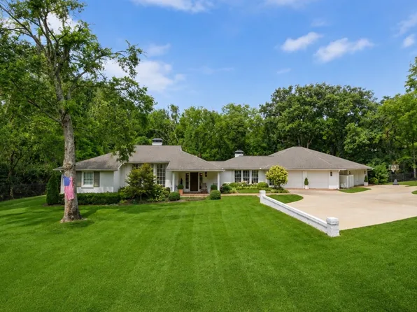 6010 Hickory Valley Rd, Nashville, TN 37205