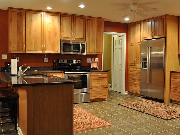 4th image of 108 Applewood Ct