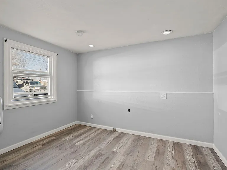 2150 Victorian Ave — Photo 5