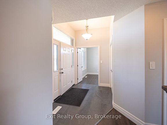 3rd image of 49 Lanark Dr