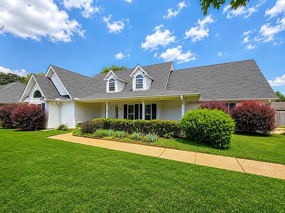 3rd image of 544 Oakdale Dr