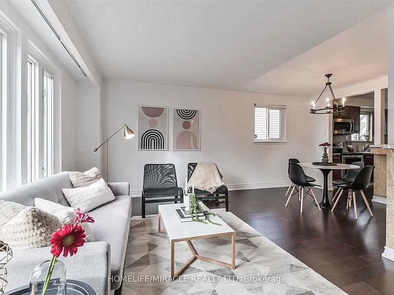 37 Banner Cres — Photo 1