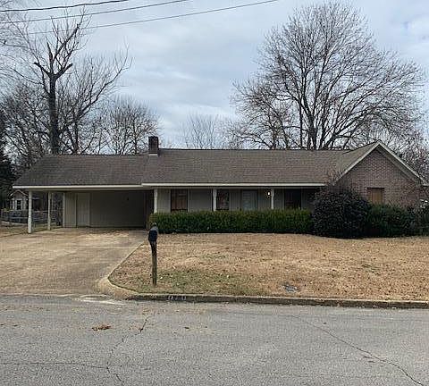 3rd image of 919 Poplarville St