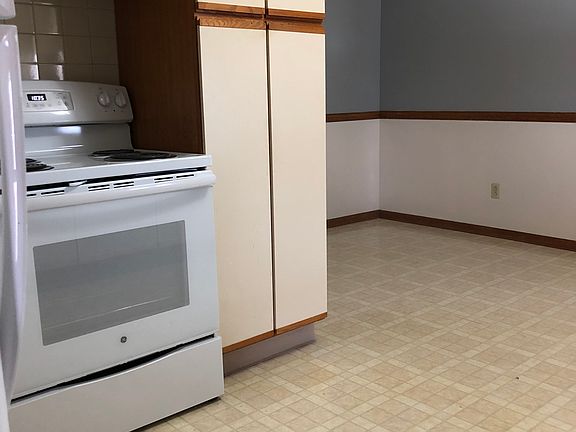 4th image of 2213 Daniels Ave