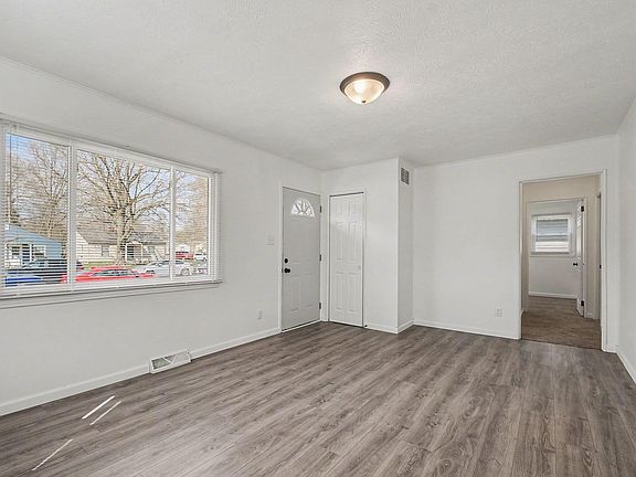 4th image of 1006 W Rose St