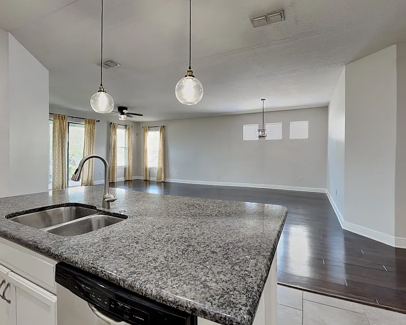 3 bed, 2.0 bath, 1921 sqft, $2,950 — Photo 4