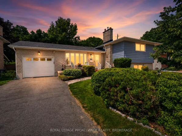 379 Glen Castle Rd, Kingston, ON K7M 5V3