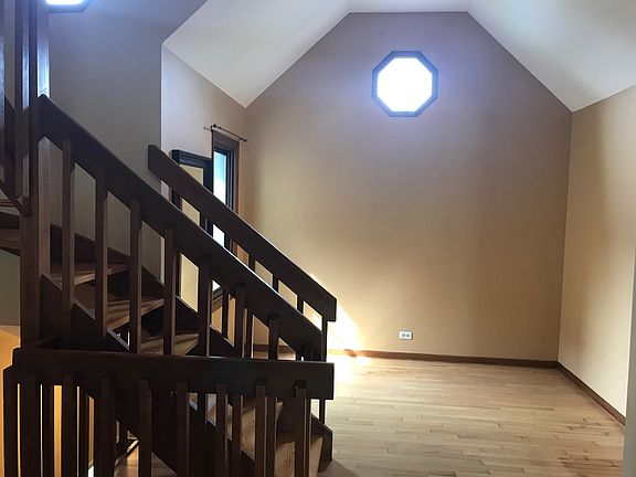5th image of 805 Country Ln