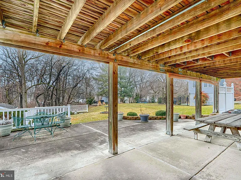 8908 Golden Tree Ln — Photo 27