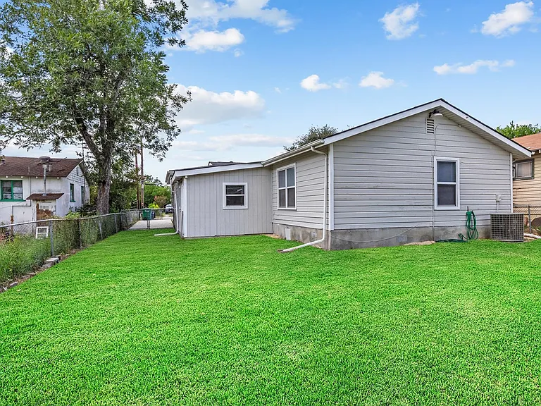 420 Alicia Ave — Photo 17