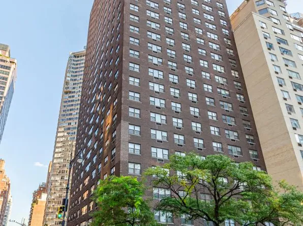 400 East 54th Street image 7 of 12