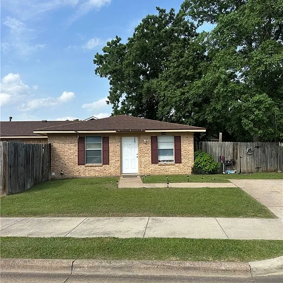 1400 Gramma Ct — Photo 2