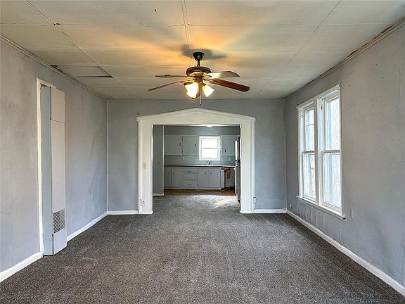 5th image of 724 S Market Ave