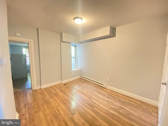 3rd image of 280 E Bringhurst St