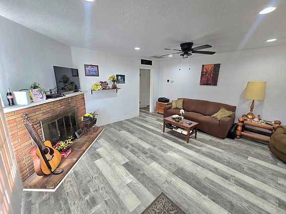 5th image of 2846 N Cedar Ave