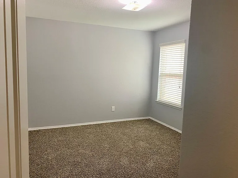 279 Oxford Dr — Photo 10