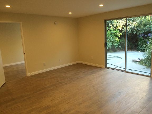 5th image of 20532 Vose St