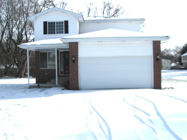 16051 Trumbull Ave photo 1