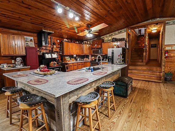 4th image of 2965 Reesedale Rd