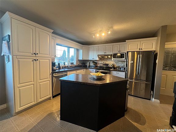 4th image of 235 George Crescent