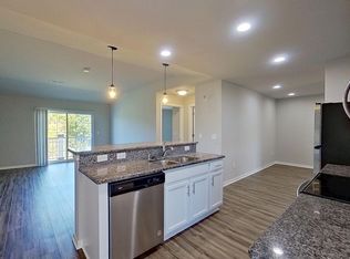 1908 American Eagle Dr APT 55, Slinger, WI 53086