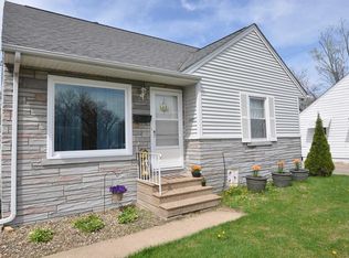 3025 Oakland Rd NE, Cedar Rapids, IA 52402