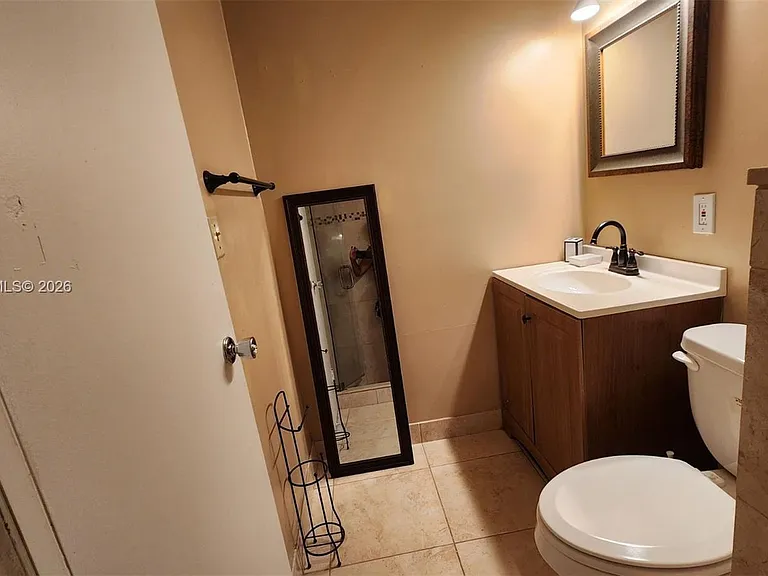 5981 Washington St #210 — Photo 15