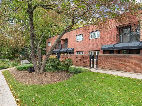325 N Oak Park Ave APT E, Oak Park, IL 60302