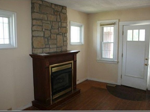 3rd image of 1712 Mills Ave
