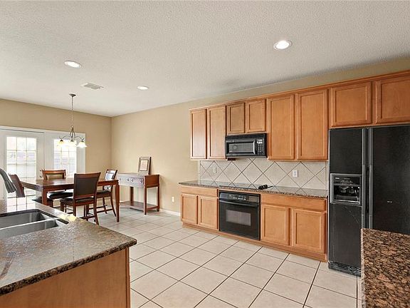 4th image of 13348 Bavarian Dr