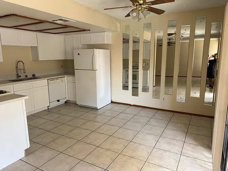 6645 W Tropicana Ave #203 — Photo 11