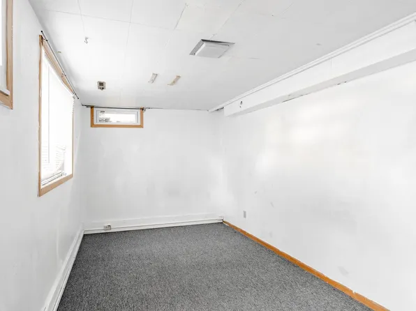 804 W 18th St, Cedar Falls, IA 50613