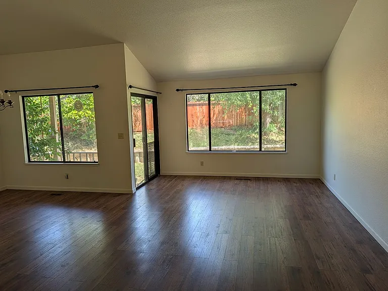 3118 Moraga Ct — Photo 2