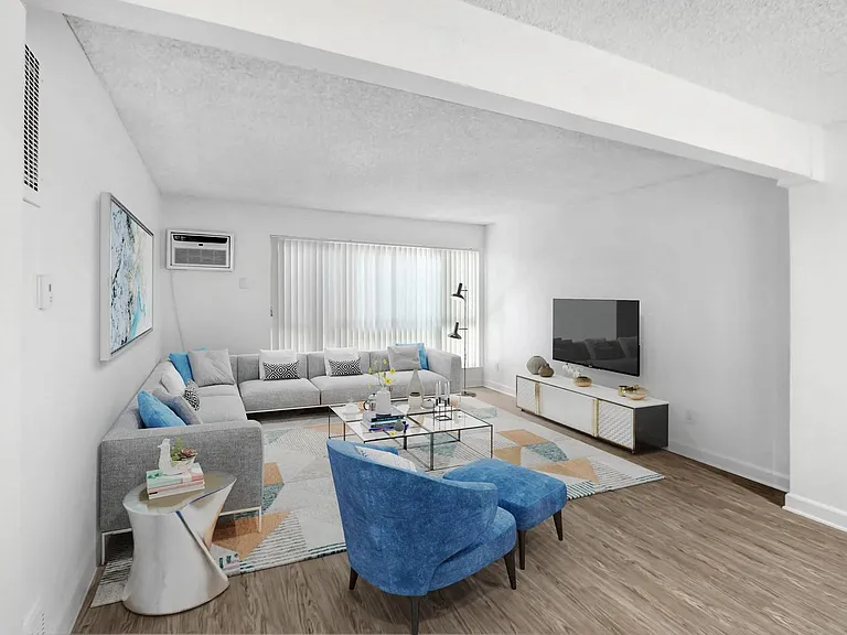 5830 Reseda Boulevard — Photo 3