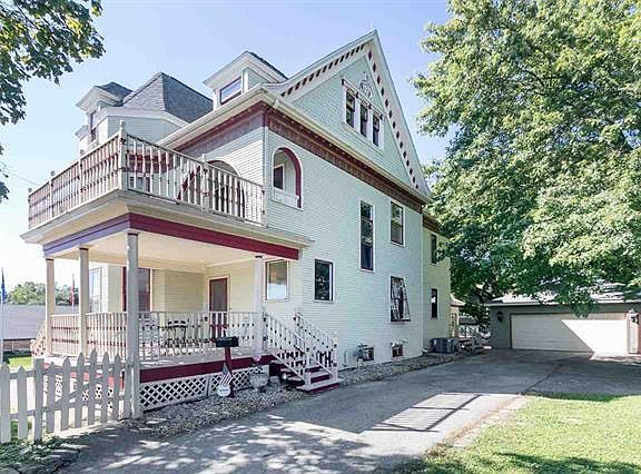 3rd image of 224 S Van Buren St #1